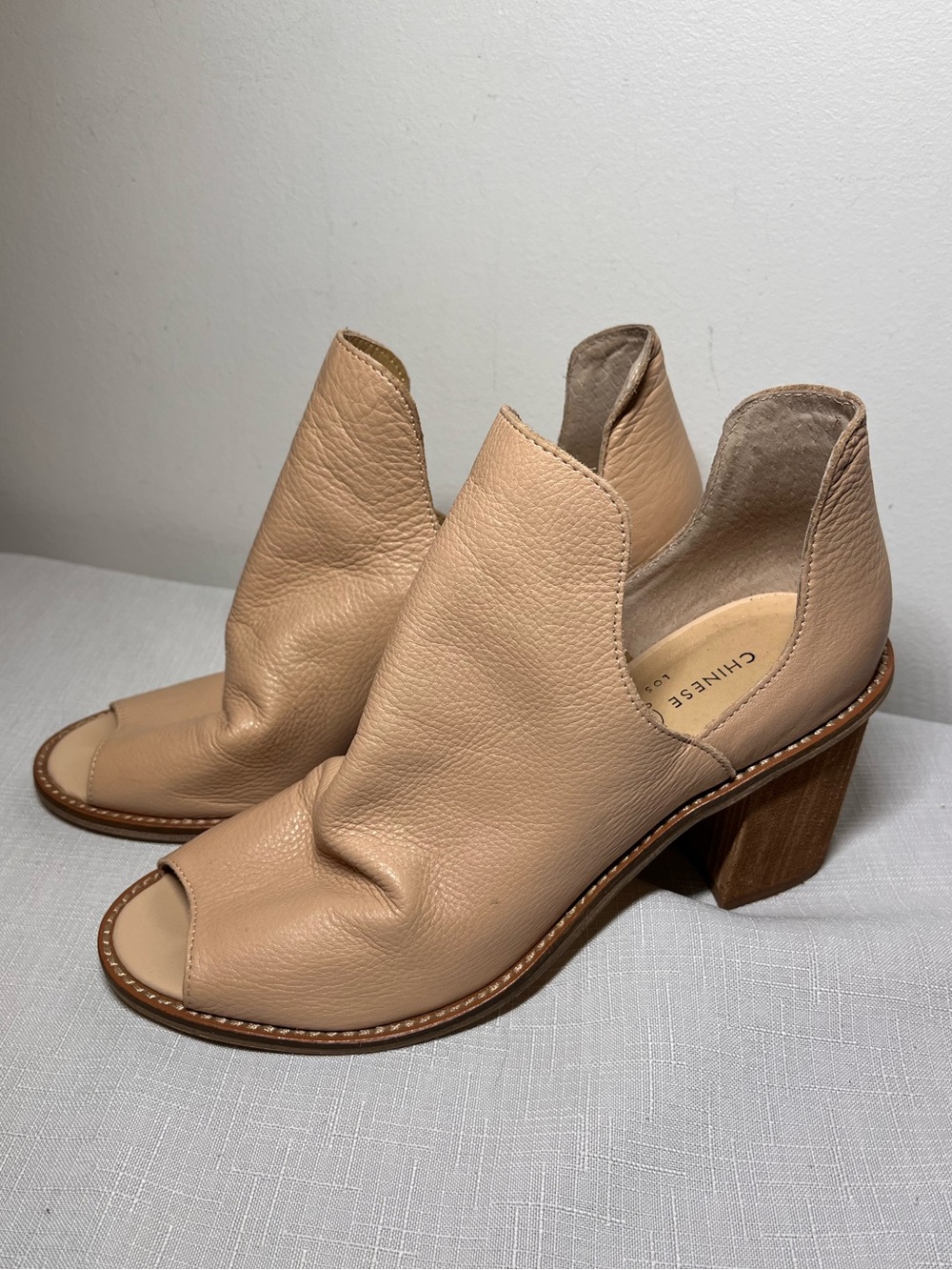 Chinese Laundry Carlita Ecru Leather Peep-Toe Booties Sandals
Sz 7.5 retail $225